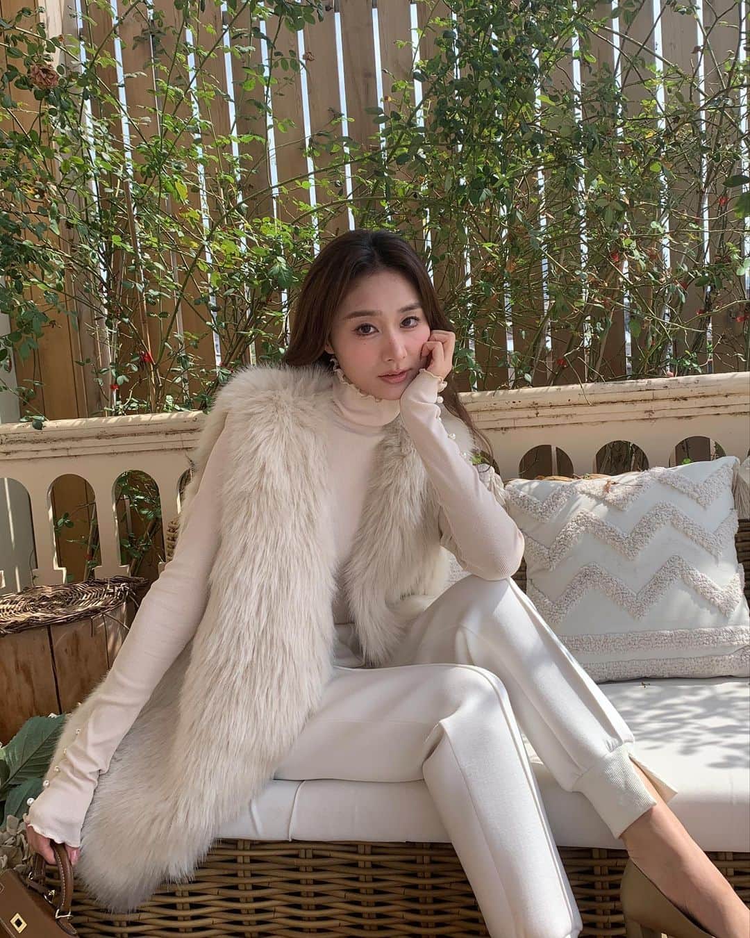 のインスタグラム：「BBの大ロングセラーFUR GILET 今季最後の受注販売start🐏🐏🐏」
