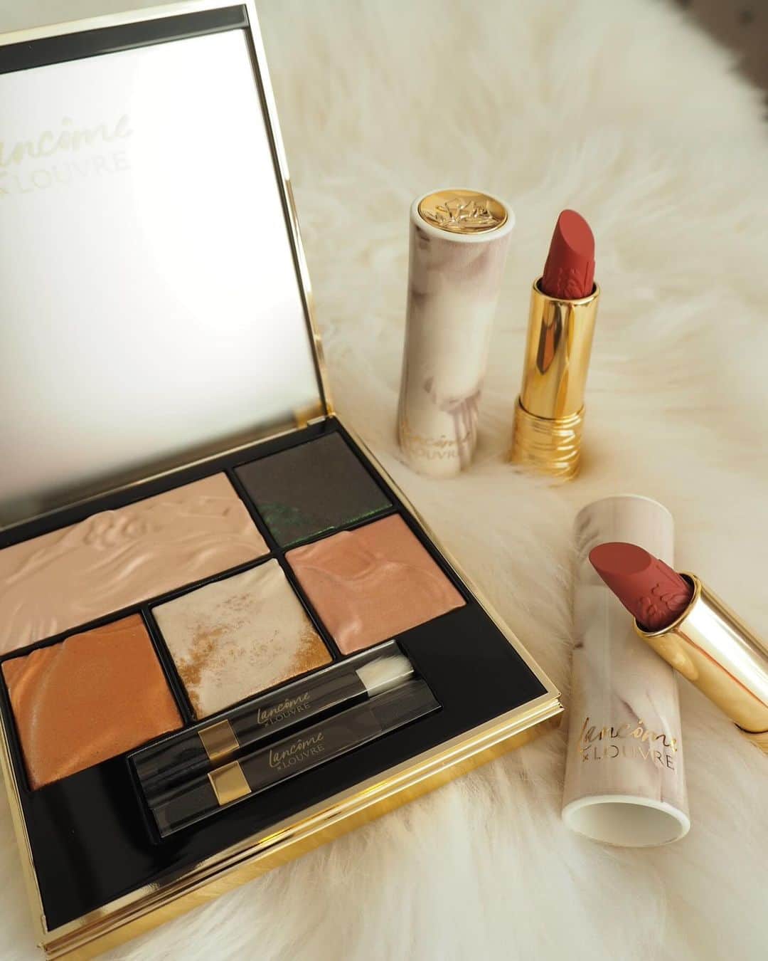 丹羽仁希さんのインスタグラム写真 - (丹羽仁希Instagram)「@lancomeofficial × @MuseeLouvre 💄💭💭  ランコムとルーヴル美術館のコラボレーションアイテムが登場✨ パッケージのラグジュアリー感と使いやすく、 おしゃれなカラーが特徴的っ  「リシュリュー ウィング パレット」と 「ラプソリュ ルージュ ドラママット（限定パッケージ） 」 が 10月13日から数量限定で発売します。 #ランコム #ルーヴルコレクシオン  #LancomexLouvre #lancomemakeup #PR」10月6日 13時45分 - __niki22
