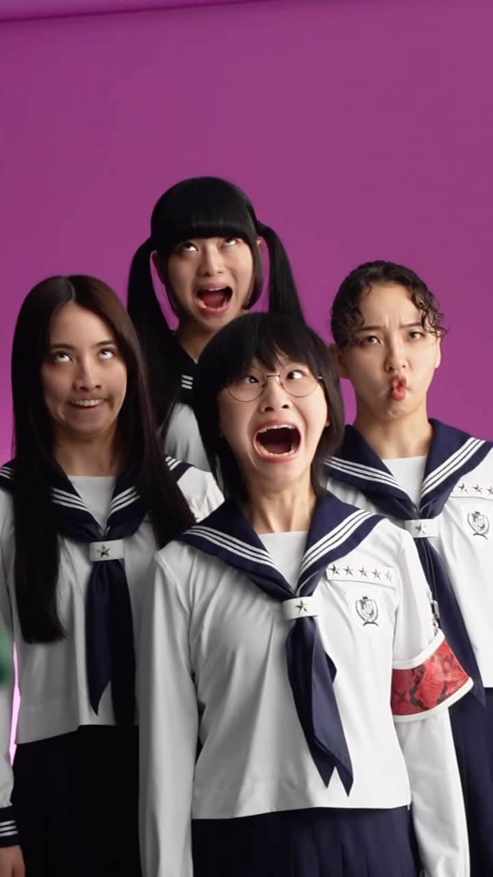 新しい学校のリーダーズのインスタグラム：「👩‍👩‍👧‍👧」