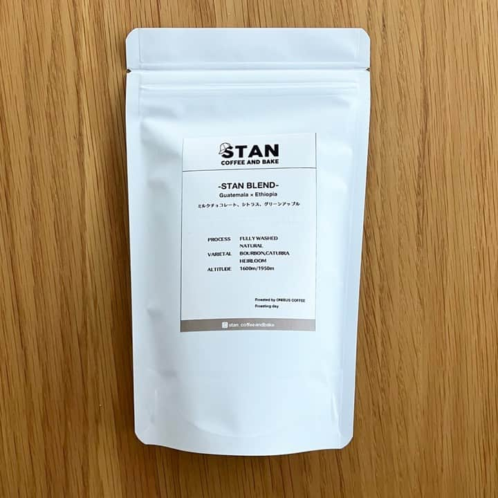 東急電鉄さんのインスタグラム写真 - (東急電鉄Instagram)「. 「STAN COFFEE AND BAKE」　コーヒーとお菓子屋さん  東急線沿線で配布しておりますフリーペーパー『SALUS』10月号の「沿線街さんぽ」では、渋谷から田園都市線でおよそ10分の用賀駅をご紹介しております。  「スタン コーヒー アンド ベイク」は、用賀と二子玉川の中間の住宅街にあるコーヒースタンドとして2020年にオープン。お店で提供するコーヒーは「ONIBUS COFFEE」に特注したオリジナルブレンドで、スッキリしていながらもしっかり果実味のある味わいが、レモンケーキやバナナブレッドなど自家製の焼き菓子とも相性◎。その場で淹れたてをいただくのはもちろん、コーヒー豆は100グラムずつ販売しているので、焼き菓子とあわせてお持ち帰りもできます。  ※お出かけの際は、各店舗・施設のHPやSNS、お電話などで最新の営業情報をご確認ください。  #STANCOFFEEANDBAKE #スタンコーヒーアンドベイク #ONIBUS COFFEE #COFFEE #コーヒー #レモンケーキ #バナナブレッド #カフェ #カフェ好き #珈琲 #coffee #キャロットケーキ #スコーン #プリン #世田谷区カフェ #用賀カフェ #焼き菓子 #田園都市線カフェ #用賀 #二子玉川 #東急線 #東急電鉄 #世田谷区 #Tokyuline #salus #サルース」10月6日 14時02分 - tokyu_railways