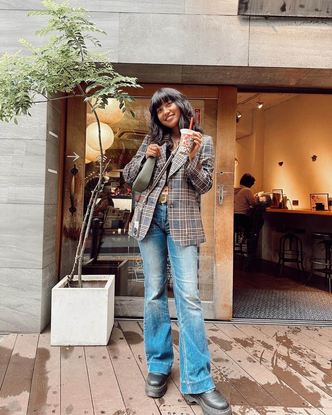 Rihwaのインスタグラム：「10月4日、平和に穏やかに誕生日を迎えました。🕊️🎂今自分に必要だった時間を過ごせて、幸せな気持ちでいーーーーっぱいです。ありがとう！！！！🥹🧡🍂 誕生日から少しスローダウンして、いつもの私で、私のテンポに耳を傾けて、日々過ごそう💛🌈☀️ 後回しにしてしまっていたことほど、本当は大切なこと。だからこそ、向き合えるまで、時間を作れるまで、後回しにしちゃうもの。 Now, I'm ready baby.✌️💓☺️🏠」