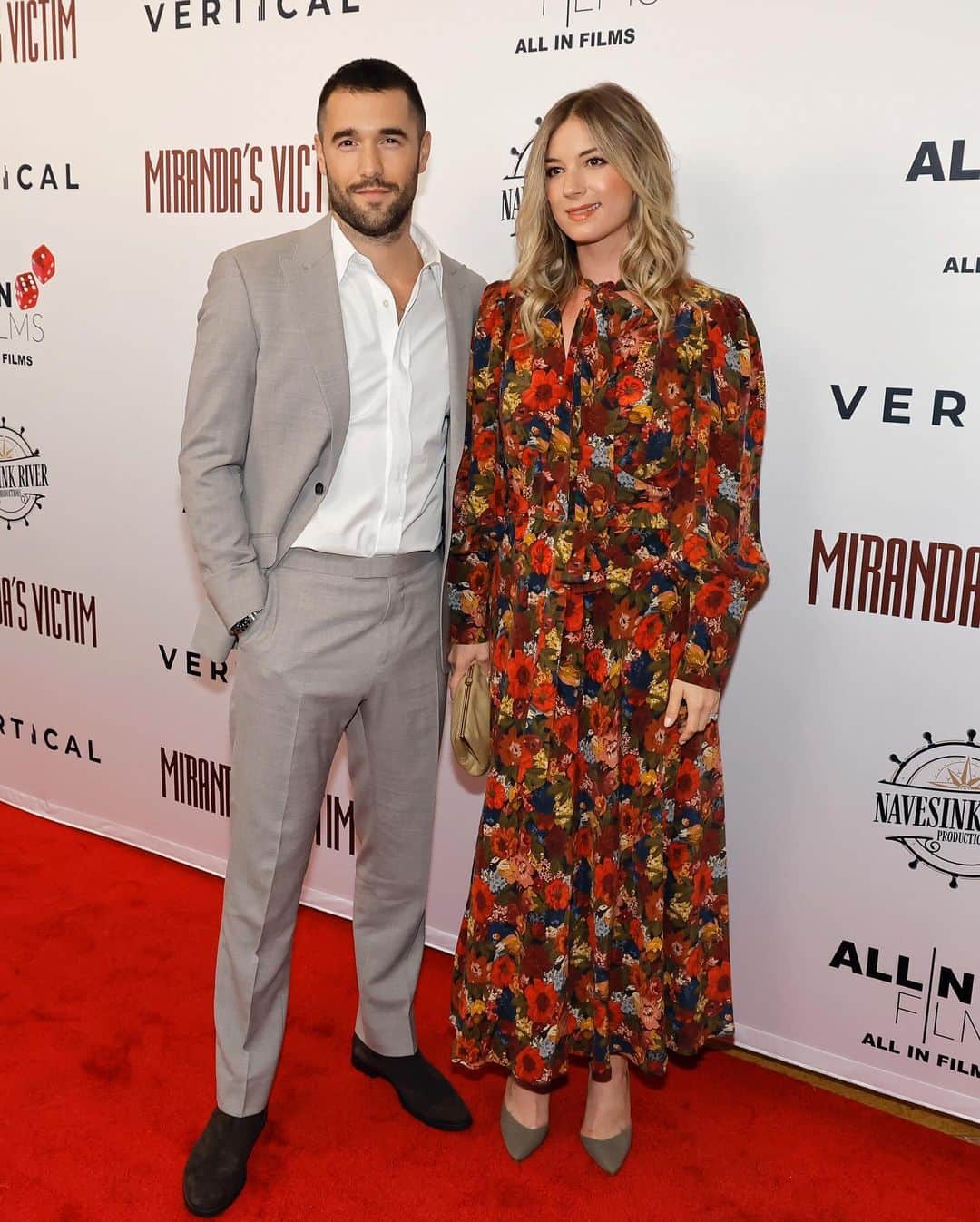 Just Jaredさんのインスタグラム写真 - (Just JaredInstagram)「Longtime couple Emily VanCamp and Josh Bowman attended the L.A. premiere of their new indie movie "Miranda's Victim" alongside co-stars Abigail Breslin, Ryan Phillippe, Mireille Enos, Nolan Gould, and Sebastian Quinn. More photos on JustJared.com! #EmilyVanCamp #JoshBowman #AbigailBreslin #RyanPhillippe #MireilleEnos #NolanGould #SebastianQuinn #MirandaVictim Photos: Getty」10月6日 14時09分 - justjared