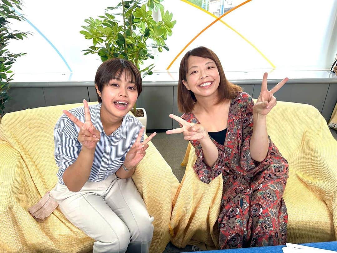 高坂友衣のインスタグラム：「. 青森ケーブルテレビで 青森市の広報番組 AomoLIVEが帰ってきたよー🙌  今月から毎週金曜日は AomoLIVE REGULAR✨ 初回の今日 パーソナリティとして出演してきました。 MCは工藤恵さん。かわいい。  リニューアルしたAomoLIVE。 これから毎週金曜日放送です。 私は、たまーーに、出ます！  #引っ越してまだケーブルテレビ契約してない #新規工事無料キャンペーン期間がくるのを待っています #まだかなー」