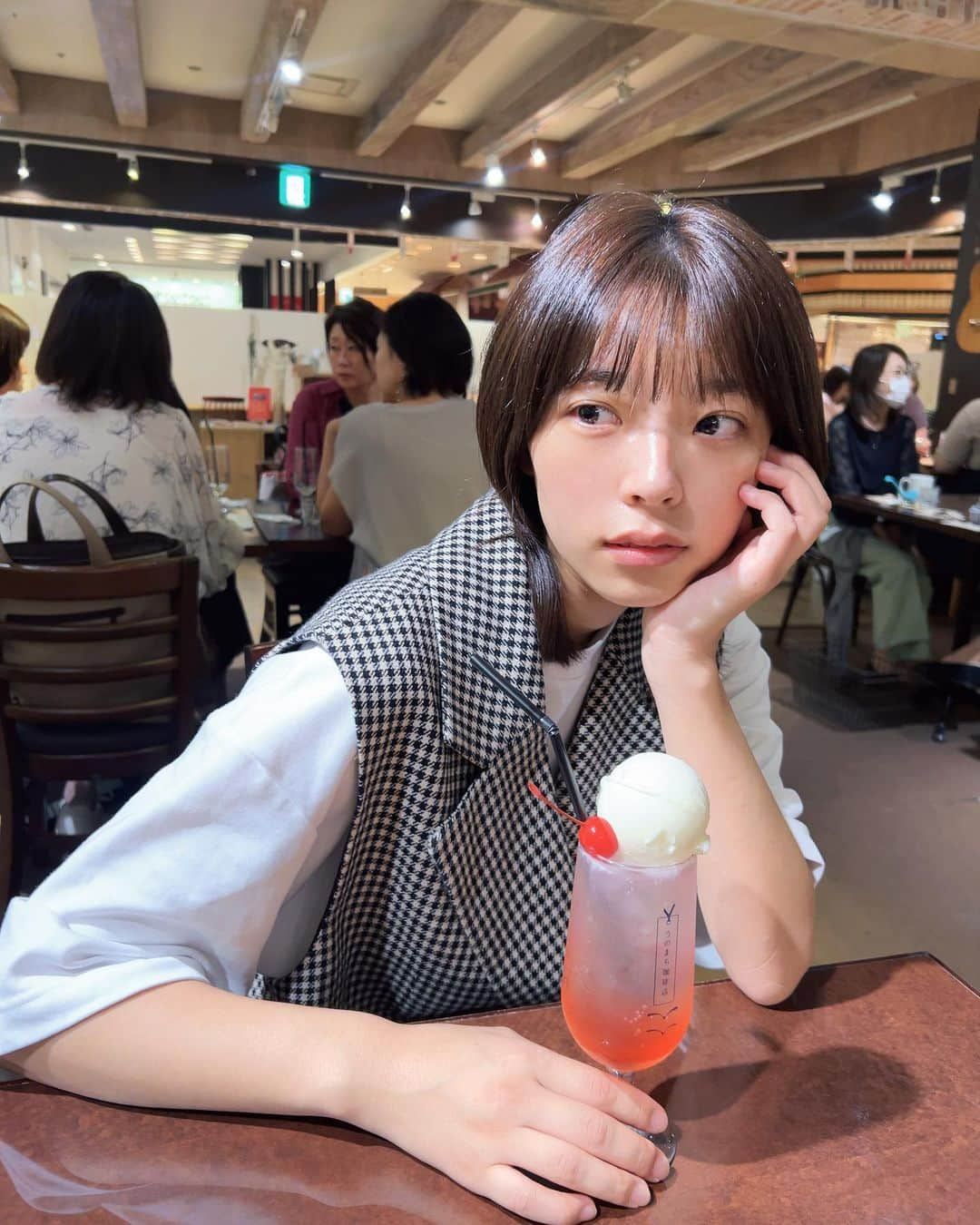 真田真帆のインスタグラム：「クリームソーダ🍒」