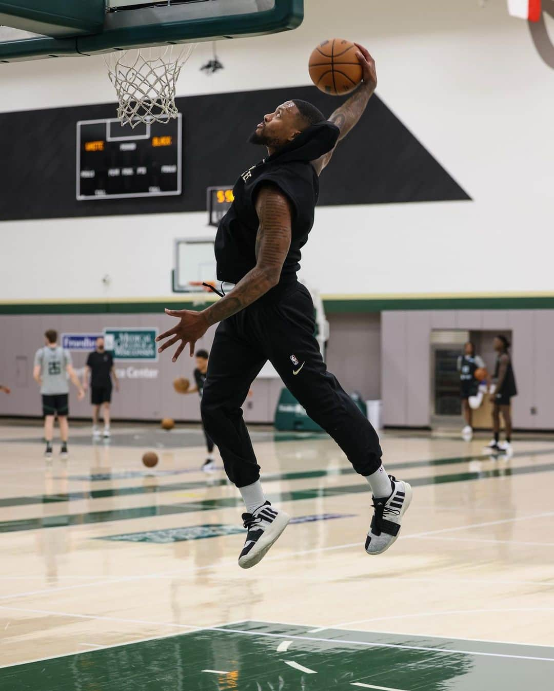 デイミアン・リラードさんのインスタグラム写真 - (デイミアン・リラードInstagram)「Many Blessings. 🙏🏽」10月6日 6時11分 - damianlillard