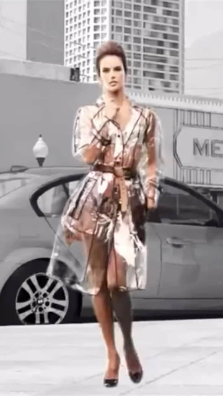 アレッサンドラ・アンブロジオのインスタグラム：「#tbt for @thelovemagazine in full @prada 🤍」