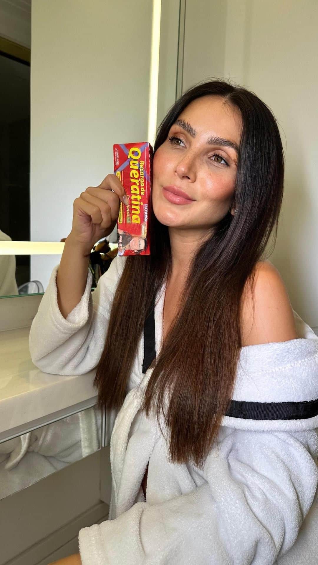 Lalá Noletoのインスタグラム：「Glow up imediato com a @embelleze ✨ apaixonada pelo efeito do Novex Recarga de Queratina, esse produto que viralizou e não foi atoa! O brilho do meu cabelo ficou surreal, né? Amei! ❤️  #Novex #Embelleze #NovexTaNovex #NovexRecargaDeQueratina」