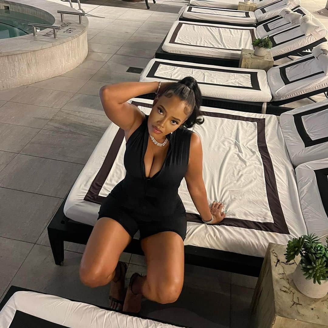 Angela Simmonsさんのインスタグラム写真 - (Angela SimmonsInstagram)「If you Mi💲💲me , then don’t text me … Cash app me 💅🏽」10月6日 6時24分 - angelasimmons