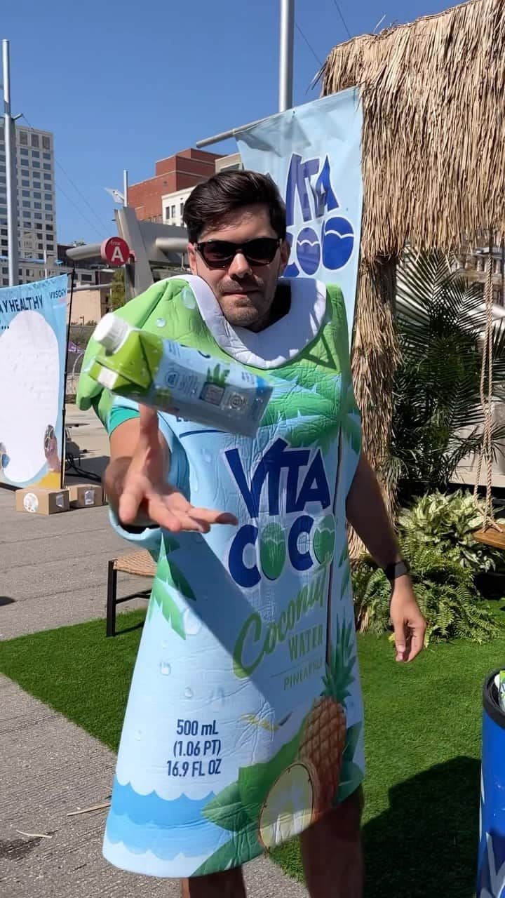 Vita Coco Coconut Waterのインスタグラム：「Is this really @dylanbarbour from the Bachelor? We’re not really actually sure. Let us know in the comments 👇」