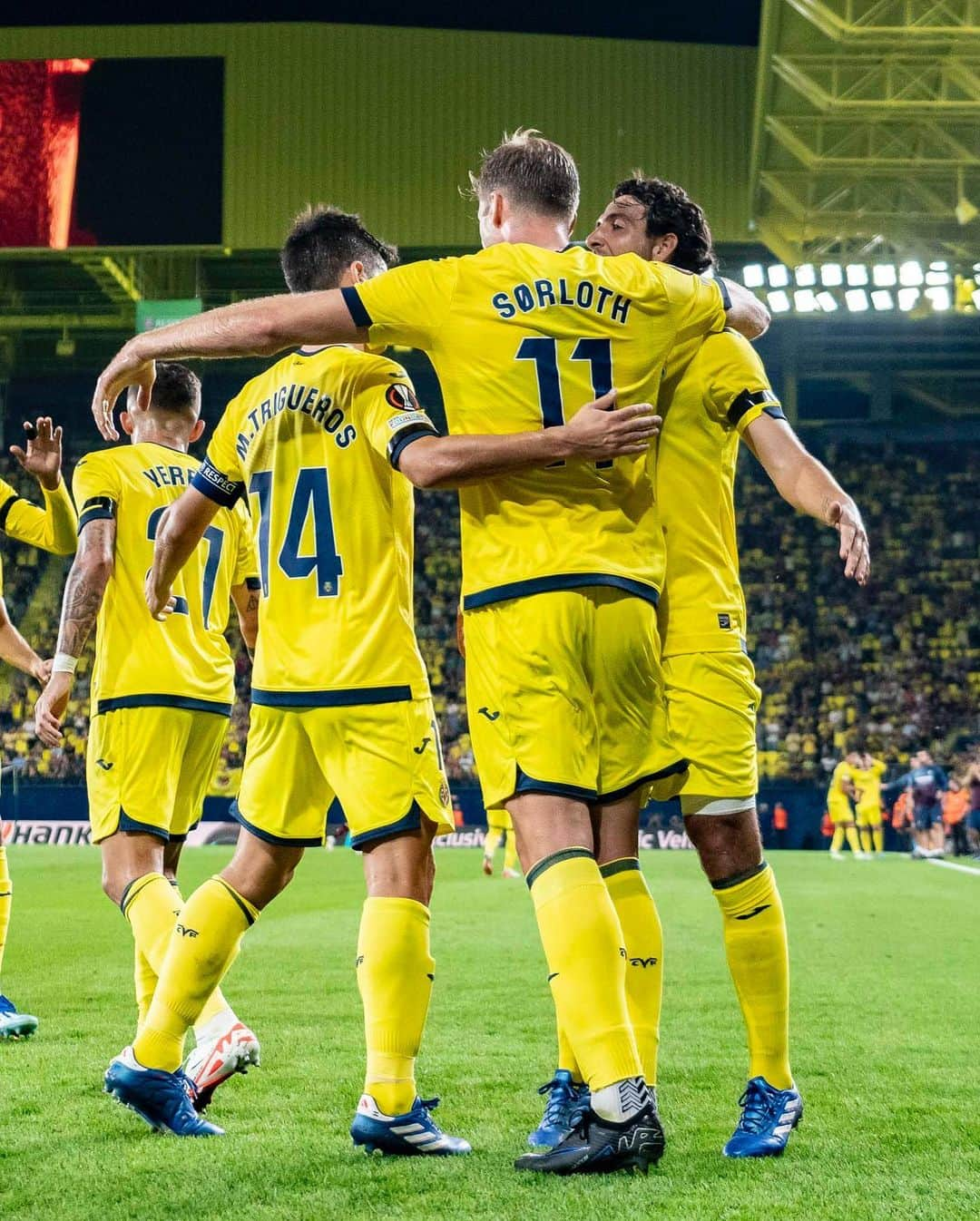 ダニエル・パレホさんのインスタグラム写真 - (ダニエル・パレホInstagram)「Buen trabajo de todo el equipo para conseguir esta victoria. Endavant @villarrealcf  Centrados desde ya en el partido del domingo.  #UEL」10月6日 7時11分 - dani_parejo10