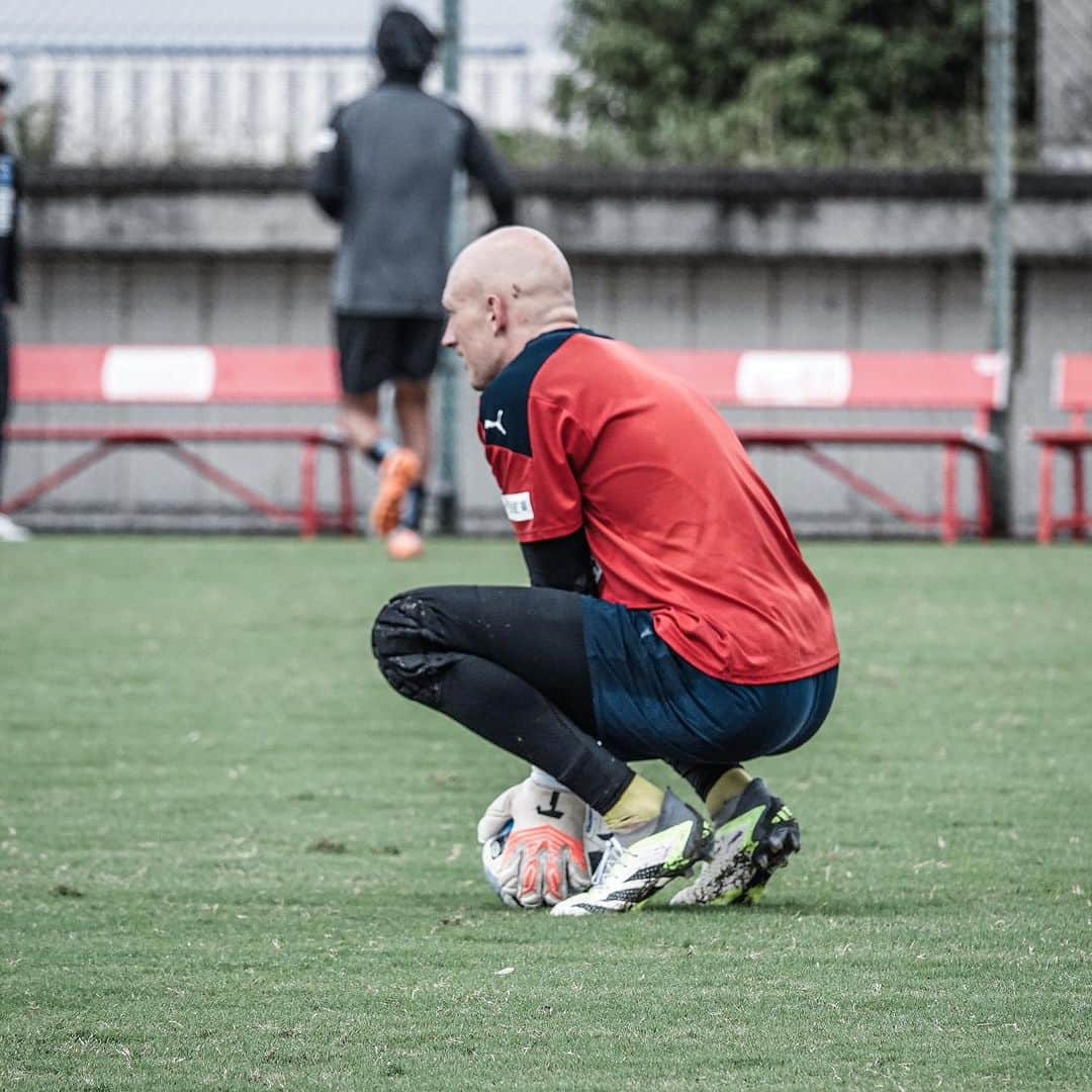 横浜FCさんのインスタグラム写真 - (横浜FCInstagram)「10/21(土)ホームFC東京戦に向けて💪  10/21(土)14:00キックオフ J1リーグ第30節vsFC東京 #ニッパツ三ツ沢球技場 🎟チケット一般販売中  #決めるのは自分たちだ #yokohamafc #横浜FC #Jリーグ #JLEAGUE #HAMABLUE #岩武克弥 #マルセロヒアン #六反勇治 #スベンドブローダーセン #井上潮音 #林幸多郎  #坂本亘基 #橋本健人 #遠藤雅己 #中村拓海」10月6日 8時00分 - yokohamafc_official