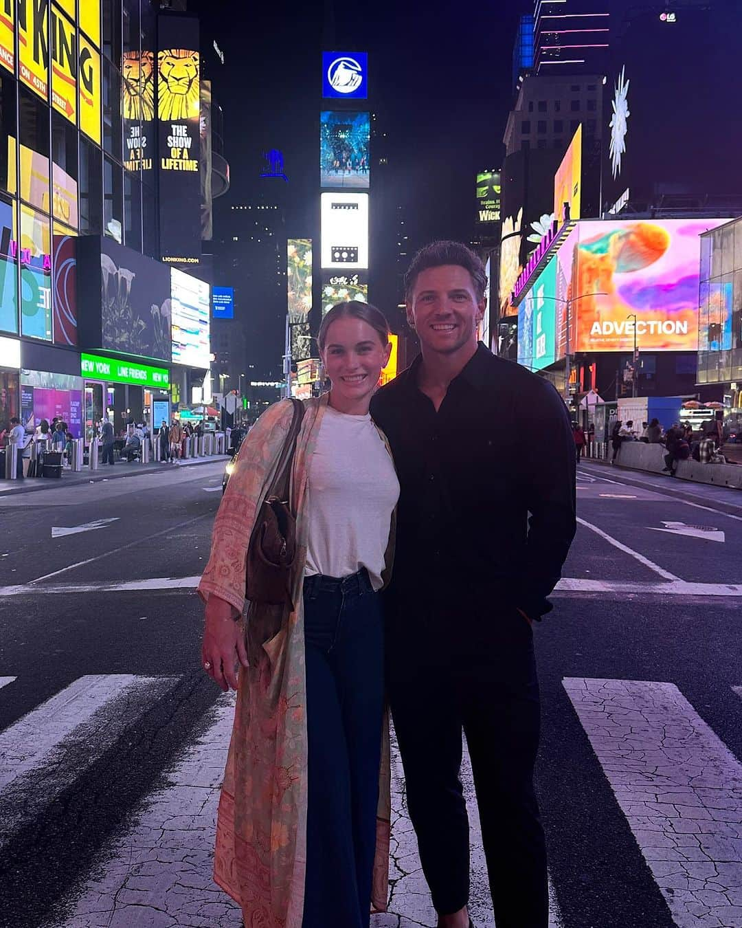 スティーブ・クックさんのインスタグラム写真 - (スティーブ・クックInstagram)「Swipe to See! Great New York trip! Morgan‘s dad is visiting from Australia. It’s his first time here so we had to take him to the Big 🍎! Had a great time watch the jets play the Chiefs, got to catch up with Mr. @zachwilson and company! Lots of shopping, sightseeing and food!!」10月6日 7時19分 - stevecook