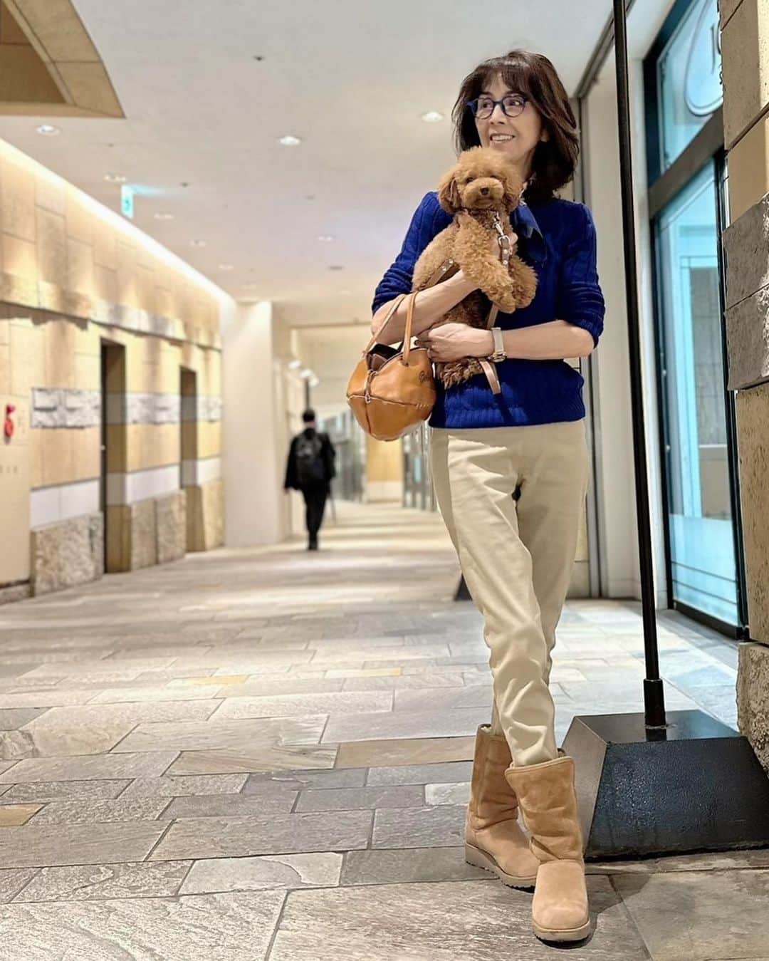 柏木由紀子のインスタグラム：「今季初のブーツでした。 これから秋のファッションが楽しみです。  金曜日 今日も素敵な一日を☺️  　  #柏木由紀子ファッションクローゼット 好評発売中！　第二弾年内発売予定💐 #楽天ブックスファッション部門1位獲得 #発売前重版 #坂本九音楽事務所 #坂本九 #坂本九柏木由紀子 #シニアファッション #シニア世代のファッション番長 #75歳 #70代コーディネート #60代コーディネート #50代コーディネート #柏木マダム #カシワギマダム #由紀子巻き #60代ヘアスタイル」