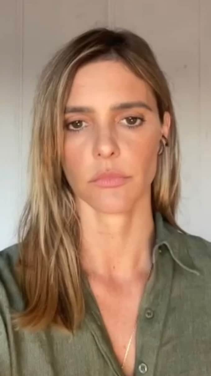 フェルナンダ・リマのインスタグラム：「Oie!!! Você já sabia todas essas informações sobre a meningite meningocócica? É importante sempre pensar na nossa saúde, e na daqueles que mais amamos, e isso está diretamente ligado a conhecer fatores de risco e saber como se proteger de doenças que podem ser graves, especialmente para os nossos filhos. Converse com o seu médico sobre a melhor forma de se prevenir! Vamos aproveitar esse tema e dar um #CheckNaCarteirinha? #JuntosContraMeningite *parceria paga  #ParaTodosVerem Breve descrição das imagens apresentadas no conteúdo.  Referências: 1. BRASIL. Ministério da Saúde. Saúde de A a Z: Meningite. Disponível em: <https://www.gov.br/saude/pt-br/assuntos/saude-de-a-a-z-1/m/meningite> 2. WORLD HEALTH ORGANIZATION. Newsroom. Fact sheets. Meningococcal meningitis. Disponível em: <https://www.who.int/news-room/fact-sheets/detail/meningococcal-meningitis> 3. SESA - Secretaria de Estado da Saúde. Informe técnico. Orientação técnico- operacionais para a vacinação dos Adolescentes com a vacina meningocócica ACWY (conjugada).Brasília, 2020. 4. VETTER, V. et al. Routinely vaccinating adolescents against meningococcus: targeting transmission & disease. v. 15, n. 5, p. 641–658, 4 mar. 2016. 5. Vacinas Esquemas e recomendações Comentários DISPONIBILIZAÇÃO DAS VACINAS Gratuitas nas UBS*. [s.l: s.n.]. Disponível em: <https://sbim.org.br/images/calendarios/calend-sbim-adolescente.pdf>.  *parceria paga」