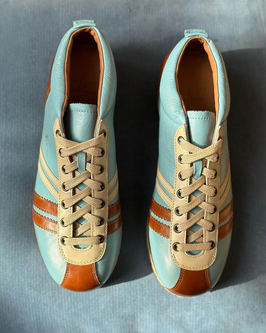 ツェハのインスタグラム：「Carl Hässner LIGA Vibram Edition NEW COLLECTION 👉 Jetzt ONLINE  #vibram #liga  #trabant  #zehaberlin #wm66 #trainer #derby #sneakers #shoes #footwear #retrosneakers #vintage #berlin #sportgeschichte #newcollection #oldgermanbrand #mensfashion #fashion #fashionstyle #50s #vibramsole #vintagesoccer #soccer #calcio #fussball #storiadelcalcio #football #vintagefootball #ddr #vibram #pantone2024」
