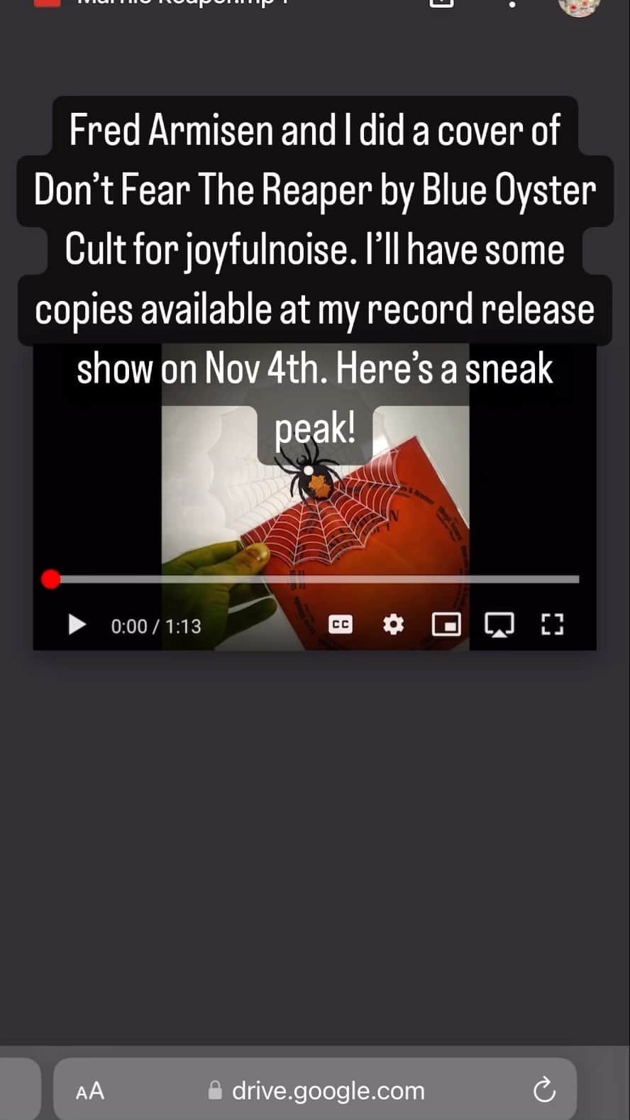 フレッド・アーミセンのインスタグラム：「Fred Armisen and I did a cover for @joyfulnoiserecs of Don’t Fear The Reaper. Check it out! I’ll have some copies available on Nov 4th @knittingfactorynyc」