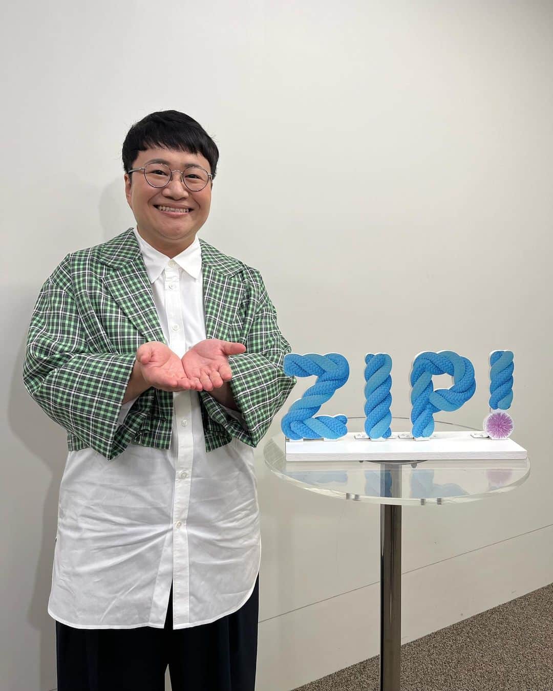 ハリセンボンのインスタグラム：「🍋🥝🫐🥣お知らせ🥣🫐🥝🍋  おはようございます！🌞  この度春菜さんが、、  日本テレビ「ZIP!」秋の金曜パーソナリティ  に就任することが決定いたしました！  10月13日から3ヶ月間、毎週金曜日に出演します！」