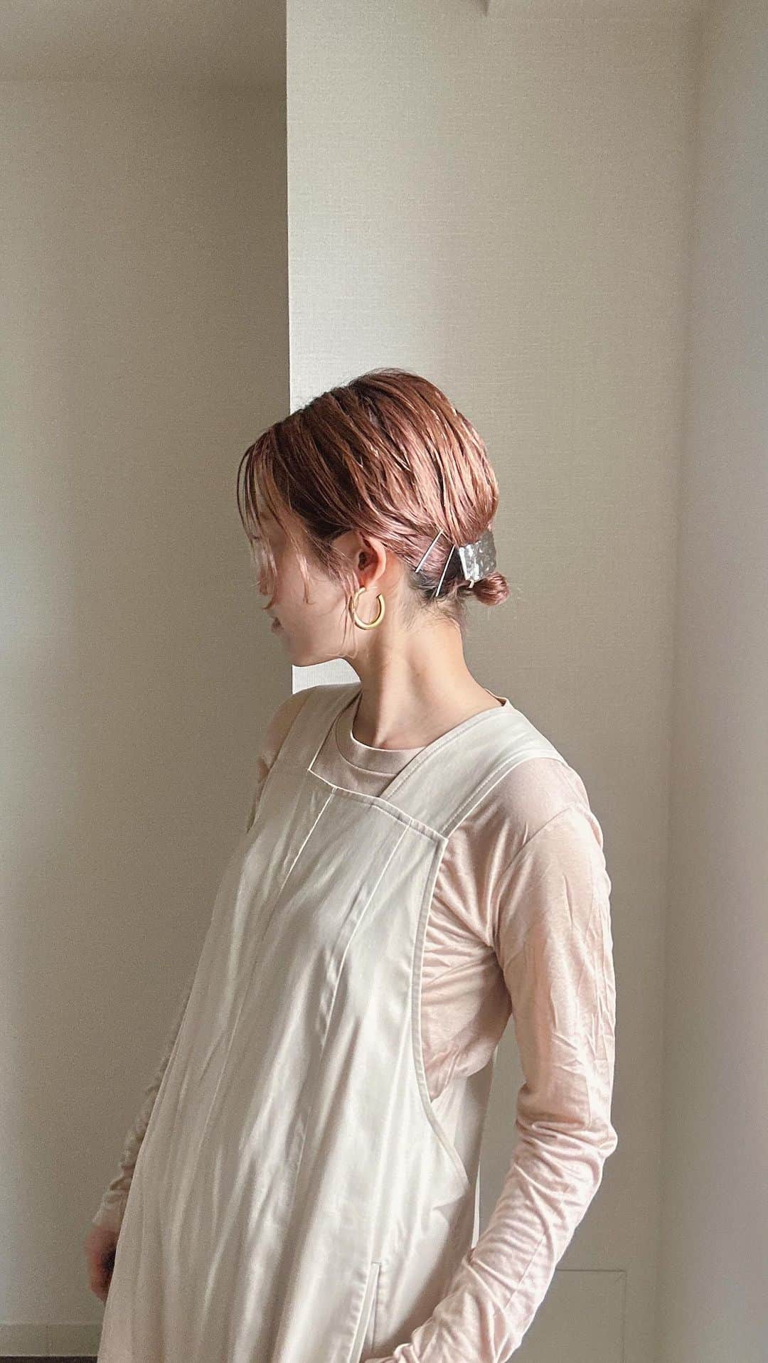 のインスタグラム：「おはようございます🥰 本日朝8時よりLORENオリジナル巾着のオンライン販売が開始になりました🫶🏻 ストーリーURLからBASEにとべますのでぜひ💕 数量限定販売となっており、バームとオイルのセット販売もございますのでチェックして下さい🥺 いつもありがとうございます💕  #ボブヘアアレンジ #スタイリング #セルフアレンジ #ヘアアレンジ　 #kostkamm  #hairarrange  #lorensalon」