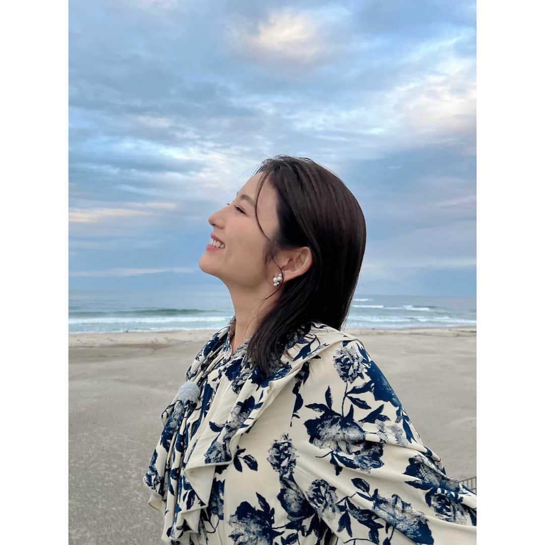 宇賀なつみさんのインスタグラム写真 - (宇賀なつみInstagram)「*  たくさんのメッセージ、ありがとうございました。 これからまた一歩ずつ、前に進んでいきたいと思います。  早速ロケに出ております‼︎ 福島、宮城、山形を旅して、 美味しいものをたくさんいただきました♡ 急に降り出した雨が上がった後、 久しぶりに虹を見ることもできたんです‼︎  もうすっかり秋ですね。 急に冷えるようになったので、 体調を崩さないようにお気をつけください‼︎  #福島 #宮城 #山形 #fukushima #miyagi #yamagata #宇賀なつみ」10月6日 8時18分 - natsumi_uga