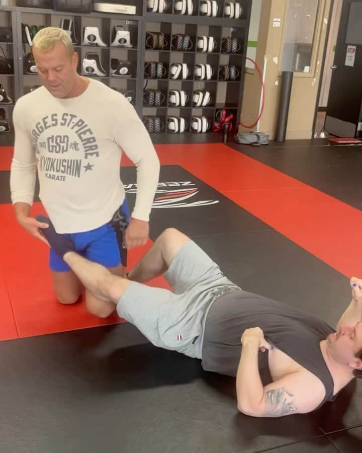 デイビーボーイ・スミス・ジュニアのインスタグラム：「Great job to @spencer26oliver as he was the lucky one drawn for a private pro-wrestling/conditioning and training session with myself @dbsmithjr thanks to the help of @jdoubleo.tv  The price @spencer26oliver paid was ACTION! And was a lot of it today! Lots of sweat also 😅💪🔥 So many great offers being awarded, presented, and promoted on behalf of the screen movie @jdoubleo.tv 😎 Don’t miss your opportunity! Check out Instagram for most up to date news and info. 🎥 🤼‍♂️ 🔥」