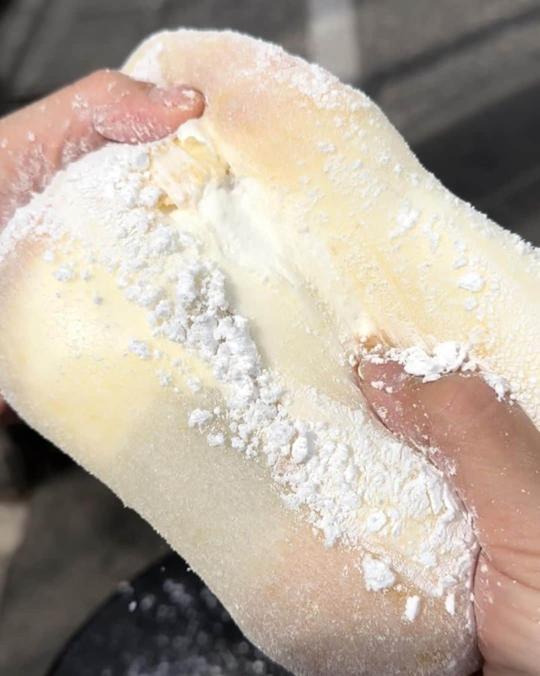 Coffee & Toast Tokyoさんのインスタグラム写真 - (Coffee & Toast TokyoInstagram)「"とろける"クリーム大福ぱん‼︎ 🤍🤍🤍🤍🤍🤍🤍🤍🤍🤍  “A balanced diet is a mochi & cream in each hand.”  やわらかなお餅で、 ホイップクリームを詰め込んだパン！  とろけるクリームとやわらかお餅の組み合わせ、たまらんです😋😋😋  . . . .  #とろけるクリーム大福ぱん #クリームパン #mochi  #ricecake  #大福  #クリーム大福  #cream  #やわらか  #fluffy   #三軒茶屋ランチ  #世田谷線カフェ  #パンスタグラム  #東京カフェ  #三軒茶屋カフェ #三軒茶屋  #パン #三茶カフェ  #三茶 #田園都市線カフェ #コーヒーアンドトースト  #coffeeandtoast #mochi  #foodie #foodielife #とろける」10月6日 8時56分 - coffeetoast2