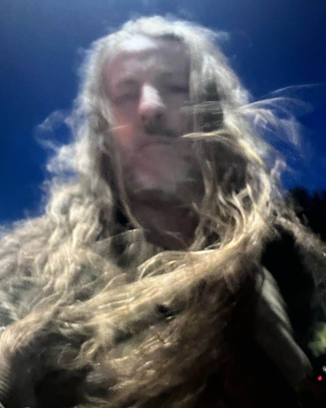 JULIEN D'YSのインスタグラム：「Fall 🍁🍂🍁🍂🍂🍁🍂🍂#newyork  tonight in the wind 💨 october5.2023 🌪️🌪️🌪️🌪️🌪️🌪️le monde 🌎」