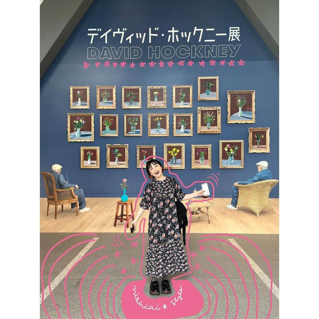 西田あいのインスタグラム：「♡ デイヴィッド・ホックニー展へ🖼 いやぁあああーすんごかった。 これは写真や動画、言葉じゃ凄さが伝わりきらないので ぜひ行ってほしい！みてほしい！作品ばかりでした。  中でもiPadで描かれた近年の作品が凄くて、ずぅーっとその場から動きたくなくなるくらい見ちゃう、見れちゃう。 私もiPadで描く人間なので(おそらく同じイラストアプリ使ってる)気づきもたくさんあり、刺激をもらいまくりました🥹  (5枚目の動画が、iPadで描かれた全長90メートルの作品！の、ほんの一部)  あいちゃん絶対好きだと思うよ！といつも誘ってくれる @htm_emr ありがとう♡  #ニシアイコーデ #ニシアイアート #ニシアイスタイル #ニシアイネイル #ニシアイメイク#西田ヘア #150cmコーデ #sサイズコーデ #30代ファッション #30代メイク #30代コーデ #30代ヘアスタイル #美術館 #美術館コーデ #大人ショート #ファッションイラスト #毎日コーデ #ファッションスナップ #グラデーションボブ #グラデーションカラー #いらすとぐらむ #illustrate #illustagram #イラストグラム #おえかき #らくがきアート #プロクリエイト #procreate #おしゃれさんと繋がりたい #西田あい」