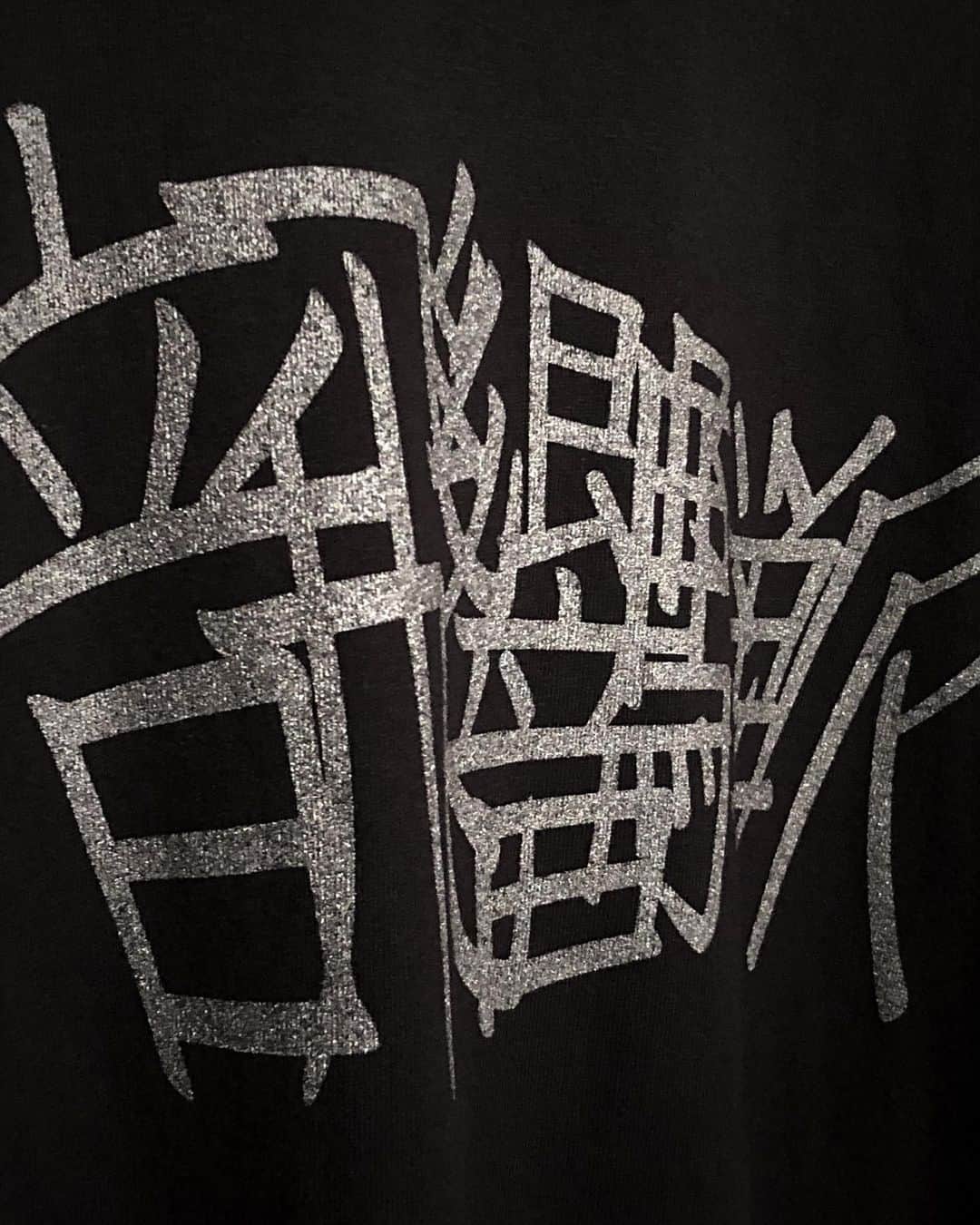 タニザワトモフミさんのインスタグラム写真 - (タニザワトモフミInstagram)「『飛騨音響派』Logo T Shirt  Black Only Color  Logo Silver Print Cotton 100%  Size  M , XL ¥6,000  10/7,8 ひだ船山スノーリゾートアルコピアにて開催されるPEACE CAMPより販売開始。  #peacecamp2023 #飛騨音響派 #tshirt   #谷澤智文 #三谷友貴 #tomofumitanizawa  #yukimitani   #実験 #即興  #experiment #improvisation  #electoronic #nois #ambient #drone   #飛騨 #高山  #hida #takayama」10月6日 9時25分 - tanizaworld