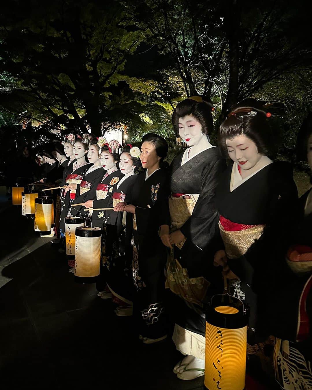 西内ひろさんのインスタグラム写真 - (西内ひろInstagram)「Last night was in Kyoto. 昨夜は京都へ🍂  1923年京都に創業したウエディング総合プロデュース企業のTAKAMI HOLDINGSが主催の"きょうといちえ"にご招待頂き行って参りました。  今年で創業100周年を迎えられたそうで、おめでとう御座います㊗️  将軍塚青龍殿にて開催されたオープニングでは『しつらい、もてなし、ふるまい』で日本の文化を感じられるイベントで歴史を感じました🙏  私は @manaka_japan  の和ドレスで参加させて頂きましたよん💃  #takamibridal  #きょうといちえ」10月6日 9時30分 - 0214hiro
