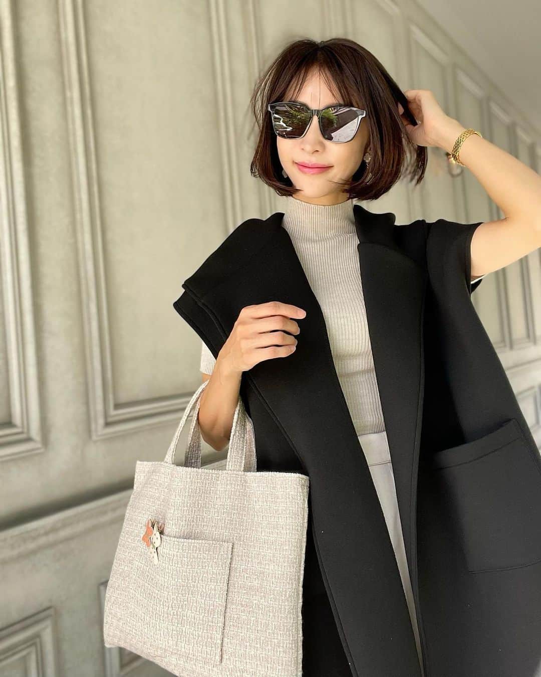 木本泉のインスタグラム：「- カシミヤのニット🧶は暑くて、、、半袖ニットに着替えましたw  アームウォーマー付けてみたけど、、、それも暑かったw  秋なので一応、ニットで🍂  この季節になるとベージュや茶系の出番が多くなります🐿️」