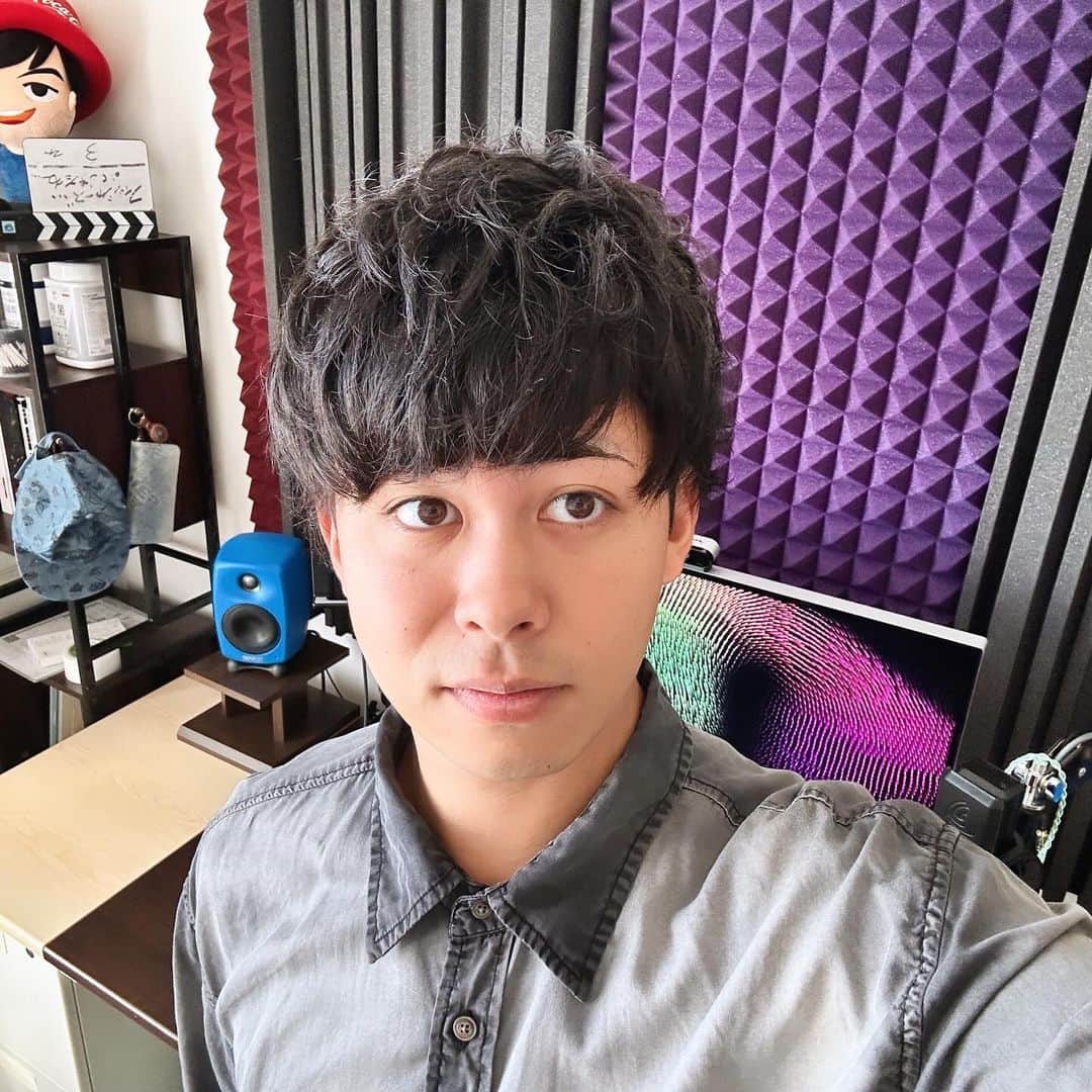 のインスタグラム：「ジェルワックスでグシャグシャにしてスプレーするだけ」
