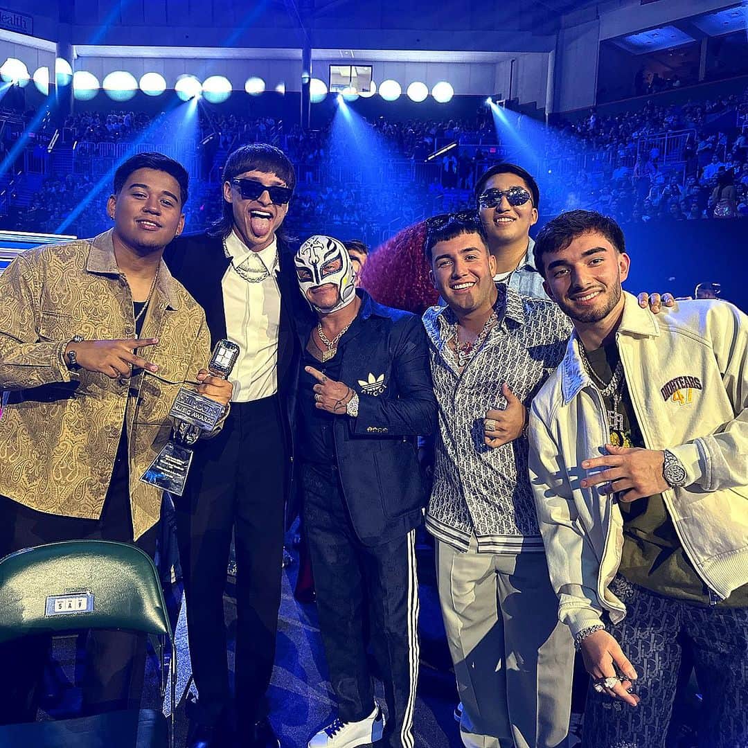 レイ・ミステリオ・ジュニアのインスタグラム：「Puro vato Cabron !!! #vivalaraza🇲🇽」