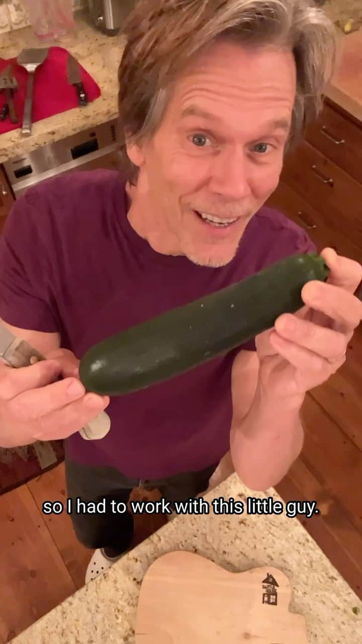 ケヴィン・ベーコンのインスタグラム：「When Kyra comes home she’ll say “what is this?” and I’ll say “I don’t know, but there’s zucchini in it.” Trust me, it’s good.」