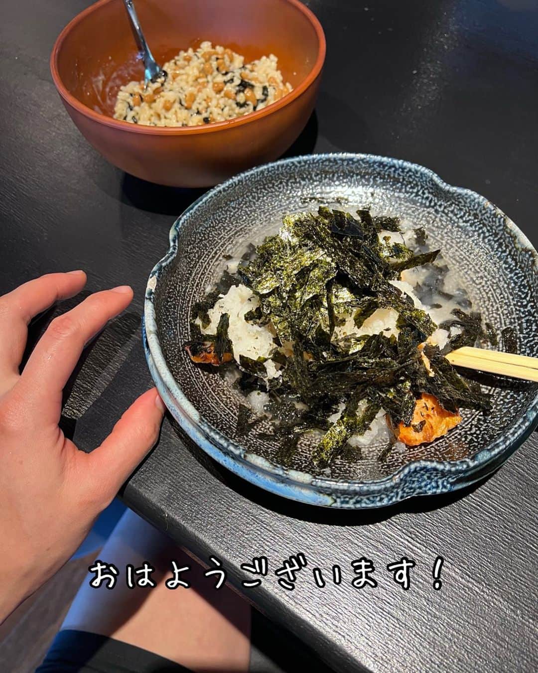 のインスタグラム：「おはようございます！  おじさんになってくると誹謗中傷にはある程度耐性がついて凹むけど悩むとかは無くて、それよりも何故誹謗中傷が起こるのかが理解できそれにより仕事の幅が狭められるとやる気が消えていくのがわかります。ただでさえ無能で学力も無く日本語ですら怪しいエアーなドラマーなのに。。  とりあえず大好物のライブでブチ上がってきます🕺✨ 【追記】 そんなことよりSASUKE 3rdスイングウェッジが苦手すぎてそっちのほうが凹む、、＿|￣|○」