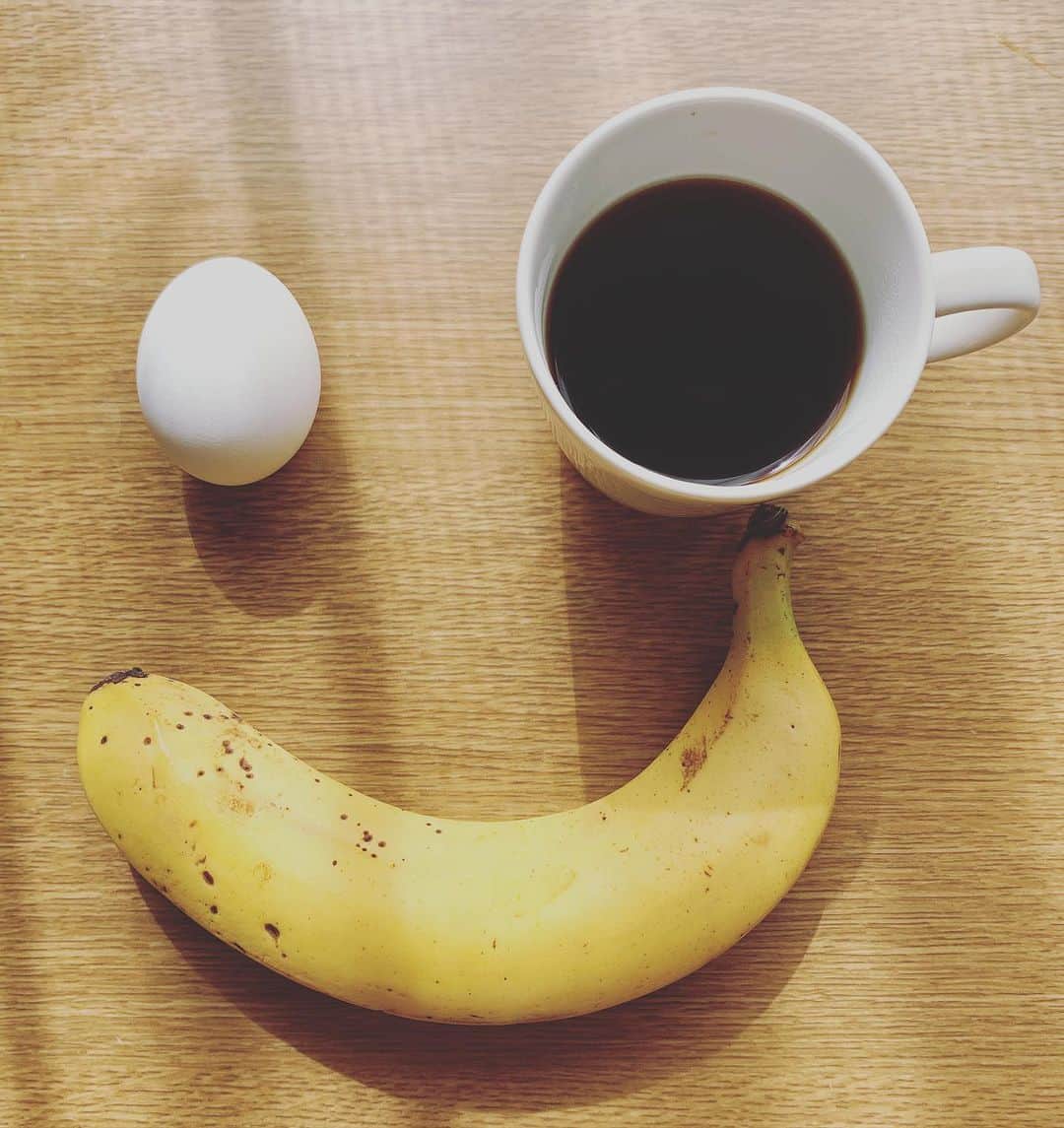 黒沢薫のインスタグラム：「おはよう神戸。 #morning #breakfast #coffee #egg #banana #instafood #モーニングsmile #ヒアナウ #神戸」
