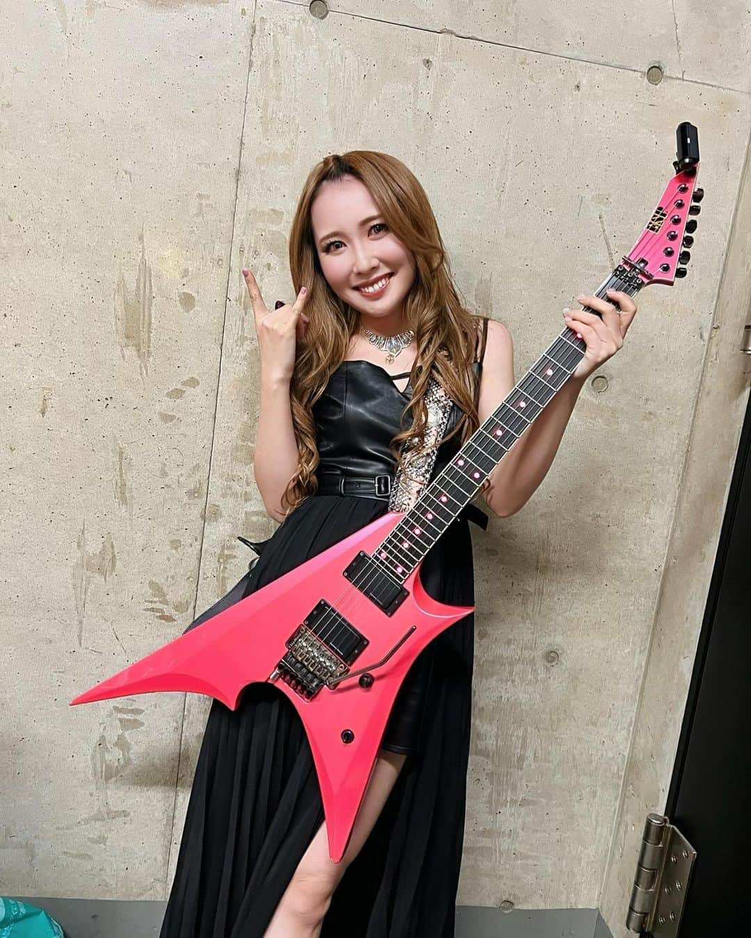 トキのインスタグラム：「たまにはブラックトッキーもいかが？🖤🖤🖤  #Aldious #アルディアス #aldioustoki #ESP」