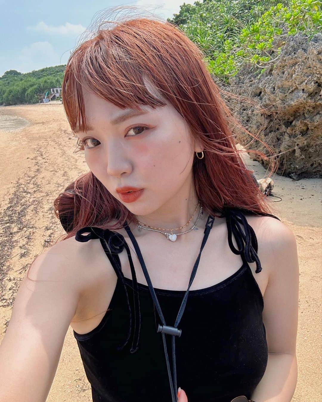 Momoのインスタグラム：「. いろいろタグつけ🏷️♡ .  日焼けからの顔の皮剥けやばい😅 . . .  . ✔️画像を保存してカウンセリングの 時にみせてください♡♡ .  イメージを変えたいけど短くするのも ブリーチをするのも勇気がいる🥺 . そんな方にも幅広くその方にあった提案 をさせて頂き一緒におしゃれを楽しみましょう♡ . ブリーチカラーは【ケアブリーチ】を 推奨しております♡ . ケアブリーチは従来よりも髪の毛への ダメージが94%cutされます！ . ブリーチなしのダブルカラーも 提案させて頂きますのでぜひご相談ください♡ . 12／3から 新店舗　GARD/ëN (ガーデン／エン) がopen♡♡ . 場所は表参道♡♡ 新しいこだわりのつまったお店で ぜひお会いできるのを楽しみに お待ちしております♡♡ . . ご予約はTOPからご予約サイト に飛べます✈︎♡(料金もそちらを参考に) . ご新規様も喜んでお待ちしております♡ . お電話.DMからも受け付けております♡ (DMは返信が遅くなる可能性が ございますのでそちらご了承下さい🙇‍♀️)  . .  〒150-0001 東京都渋谷区神宮前5-39-2 2F . TEL☎︎ 03-6712-5995 . 表参道駅から徒歩5分🚶🏼‍♀️(A1出口) ( 銀座線/千代田線/半蔵門線 ) . . 月 定休日 火・水　11:00〜20:00 木・金　12:00〜20:30 土　10:00〜19:00 日　10:00〜19:00 祝　10:00〜19:00 . . ぜひ、ご予約お待ちしてます♡♡ . codeアカウントはこちら   @__cd.momo____________ ♡ . ぜひフォローしてください♡ .」
