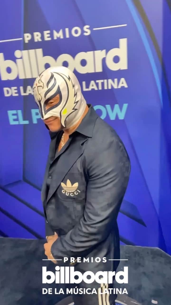 レイ・ミステリオ・ジュニアのインスタグラム：「@619iamlucha demuestra estilo dentro y fuera del ring en este traje de @gucci durante los #billboards2023」