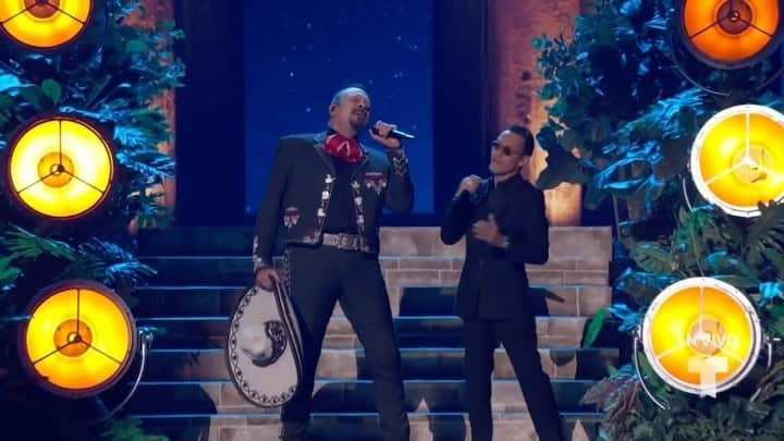 のインスタグラム：「🤩❤️‍🔥👏🏽 Todos de pie para aplaudir a @marcanthony y @pepeaguilar_oficial con su estreno global “Ojalá Te Duela” en nuestro escenario. #Billboards2023」