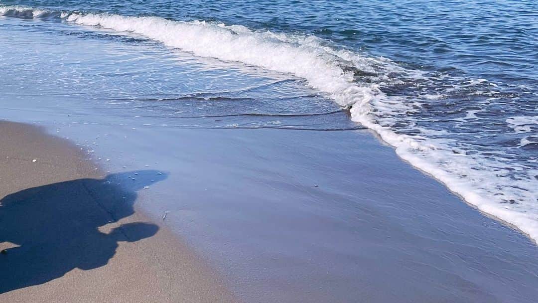さんのインスタグラム写真 - (Instagram)「海と親子。  #伊東市 #伊東の暮らし #伊東のいいとこ #わたしといとうと #海 #海のある生活  #ito #izu #sea #sealife #japanview」10月6日 10時25分 - fujimoriai