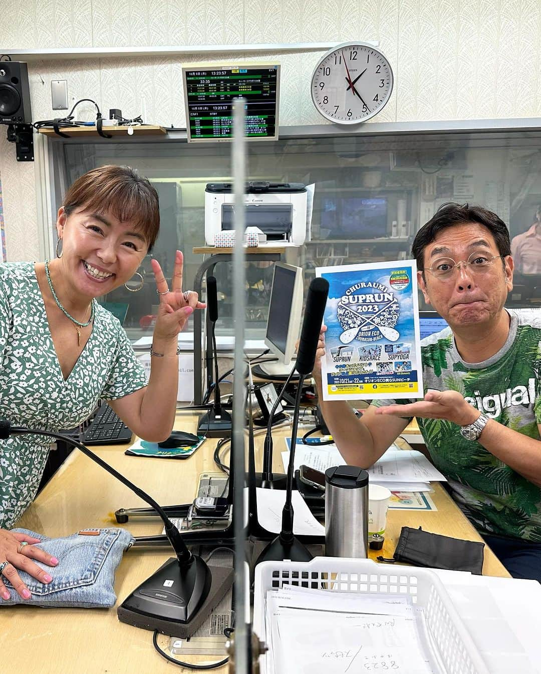 田中律子さんのインスタグラム写真 - (田中律子Instagram)「お昼から、ラジオ沖縄📻で、ひーぷーさんのティサージパラダイスにゲストで呼んでいただきイベント告知して🎤  帰ってきてから、ドラゴンフルーツの収穫❤️ 台風🌀でバナナ🍌とグァバは全滅しちゃったけど、ドラゴンフルーツは強いねーーーー‼️たくさん実をつけてくれた😍  ありがたく、収穫❤️レッドドラゴンはほんのり甘くて、少しヌルッとした果肉で、自分で収穫したから格別な美味しさ‼️沖縄の太陽と自然に感謝していただきます🤩また花が咲いてるからまだまだ実がなりそうです🌞  収穫動画はサブスクで見れます👀  #okinawa  #okinawalife  #beachlife  #beautiful  #海のある生活  #自然の恵み  #pitaya  #ドラゴンフルーツ」10月6日 10時49分 - ri2kotanaka