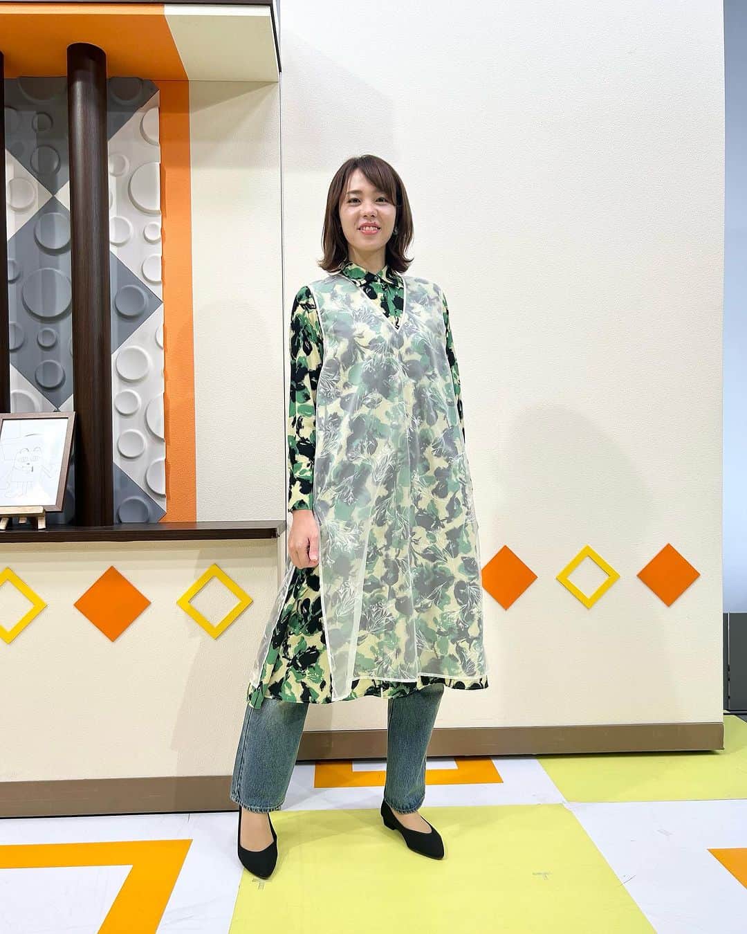 迫田さおりのインスタグラム：「・ 今日の【ですです。】 ・ 衣装👗 #ROSEBUD ・ イヤリング💍 #スールマム ・ 今日も素敵な衣装ありがとうございました😊 ・ ・」