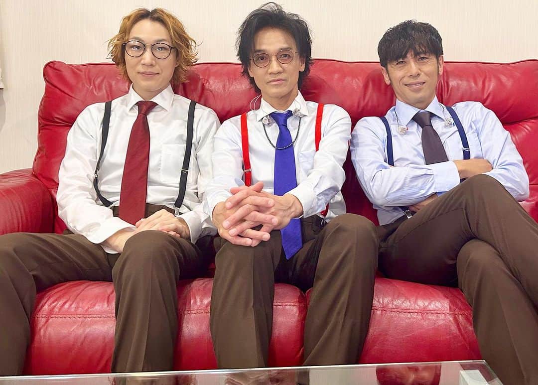寺岡呼人のインスタグラム：「Tokyo Records Presents  BREAK UP SHOW 2023 豊洲で千秋楽を迎えました。 ⁡ 観に来て頂いた皆さんありがとございました！ 余韻に浸る間もなく、嬉しいお知らせがゾクゾクと。 ⁡ Rockon Social ClubのTour が決定！ ⁡ KURE 5-56 Presents Rockon Social Club Tour 2023 Don’t Worry Baby ⁡ 📍12/12(火)13(水)東京ガーデンシアター 📍12/15(金)福岡サンパレス 📍12/17(日)仙台サンプラザホール 📍12/19(火)20(水)フェスティバルホール ⁡ そして、2ndアルバムの発売決定！！ ⁡ Rockon Social Club 2nd Album 「Don’t Worry Baby」 11/17(金)発売！ ⁡ 今時、年に2枚フルアルバム出すアーティストっていない！昔のアイドル並み（笑） ⁡ でも、控えめにいって最高の出来です♪ これからのロックオンのスタンダードになるナンバー目白押しです！ お楽しみ！ ⁡ さらに！ ⁡ ✨先行配信✨ 10/27(金)「LIFE」 11/3(金)「ねぇ、そろそろ」 11/10(金)「Go to Hell」 ⁡ ロックオンの音楽性の幅を堪能できる3部作です。こちらを聴いて、アルバムを聴いて、テンション上げて、ライブ会場でお待ちしています！」