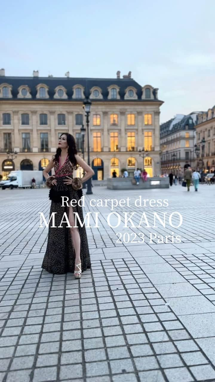 浅井香葉子のインスタグラム：「Red carpet dress ブランド "MAMI OKANO" 2023 in Paris @mamidress2022   Tiffany's fashion week の後 @tiffanyfashionweekparis   ヴァンドーム広場にて撮影しました📷 Photo： @theopitout   写真もランウェイも 何度も何度も経験することで 磨かれていきます  できないから、やらない。ではない できないからこそ、やるのだ  自分史上の最高を更新していこう✨  ⁡ ⁡ 〜歩くとは自分を動かす力〜  WALKNISTA®︎ ⁡ ˗˗˗˗˗˗˗˗˗˗˗˗˗˗˗˗˗˗˗˗˗˗˗˗˗˗˗˗˗˗˗˗˗˗˗˗˗˗˗˗˗˗˗˗˗˗˗˗˗ ★Life Shift Walking 8期生→🈵 ★講師養成5期生→2024年 次回は公式LINEから募集します ˗˗˗˗˗˗˗˗˗˗˗˗˗˗˗˗˗˗˗˗˗˗˗˗˗˗˗˗˗˗˗˗˗˗˗˗˗˗˗˗˗˗˗˗˗˗˗˗˗ ⁡ 「在り方・歩き方・魅せ方」で あなたの存在そのものを輝きに導く MUSEL Walking & Life Academy ⁡ 👠レッスン申込みは @asaikayoko プロフィールURLから ⁡ 👠LINE公式でレッスン案内しています。お友達登録してね ⁡ 〜歩く力で世界を変える〜 「WALK on EARTH」プロジェクト @walk.on.earth.project  ⁡ 地球の自然と生きものが調和した世界で 誰もが年齢・性別・環境に捉われず 自分らしくいのちを輝かせ大地を歩き 豊かな人生を送る世界の実現🌏 ⁡ #浅井香葉子  #ウォーキング講師 #ウォーキングレッスン #ウォーキングレッスン東京 #walknista #ウォークニスタ #muselwalk #paris #tiffanysfashionweekparis #mamiokano #dress #写真ポージング #フォトシュート #ヴァンドーム広場 #パリ撮影」