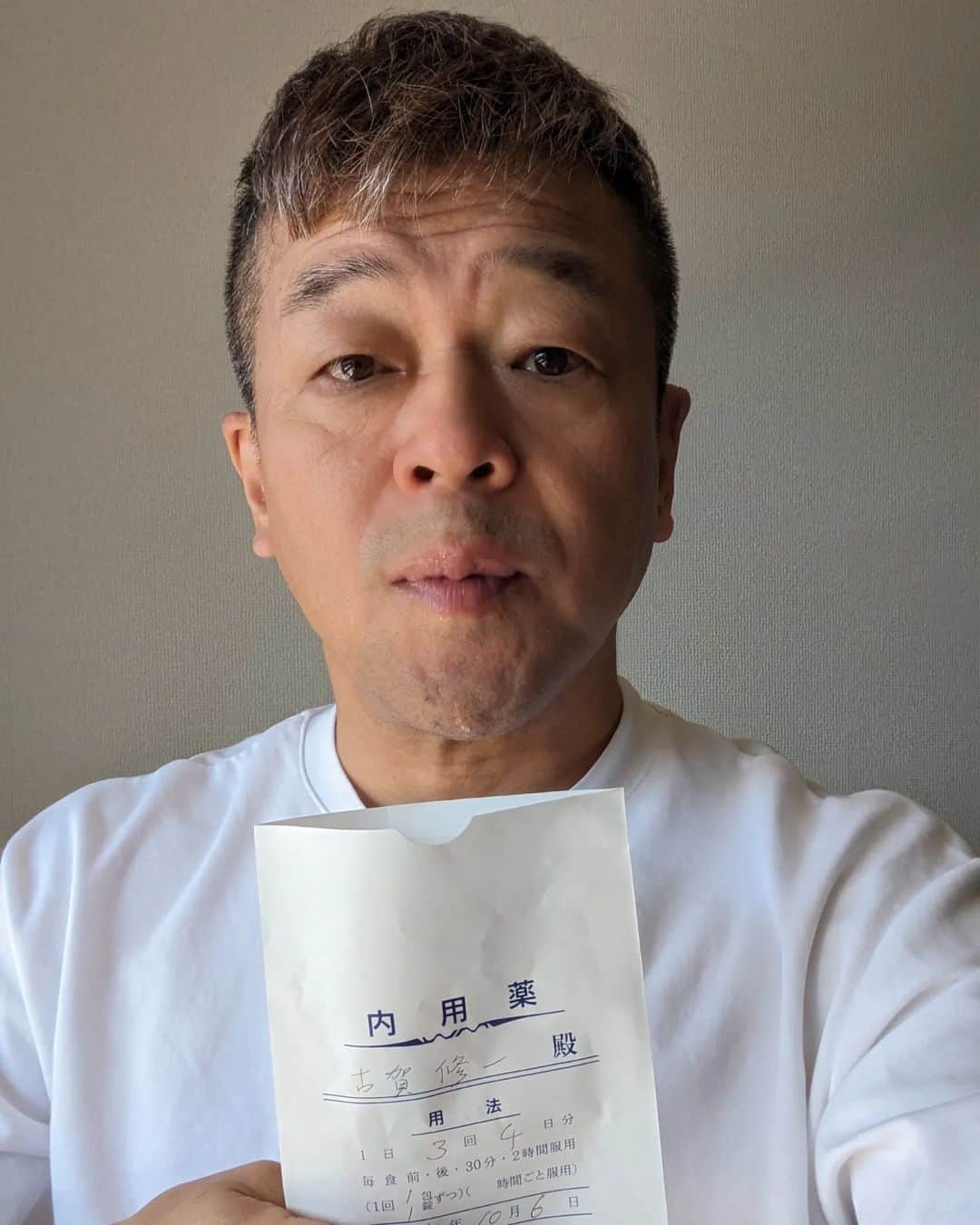 古賀シュウのインスタグラム：「今日で56才になりました^⁠_⁠^  そして昨日から体調悪く今検査してきたら 風邪と言う事でした💦  マイナスからのスタートですが これからも色々な事にチャレンジして行きたいと思います 今後とも応援宜しくお願いします✨」