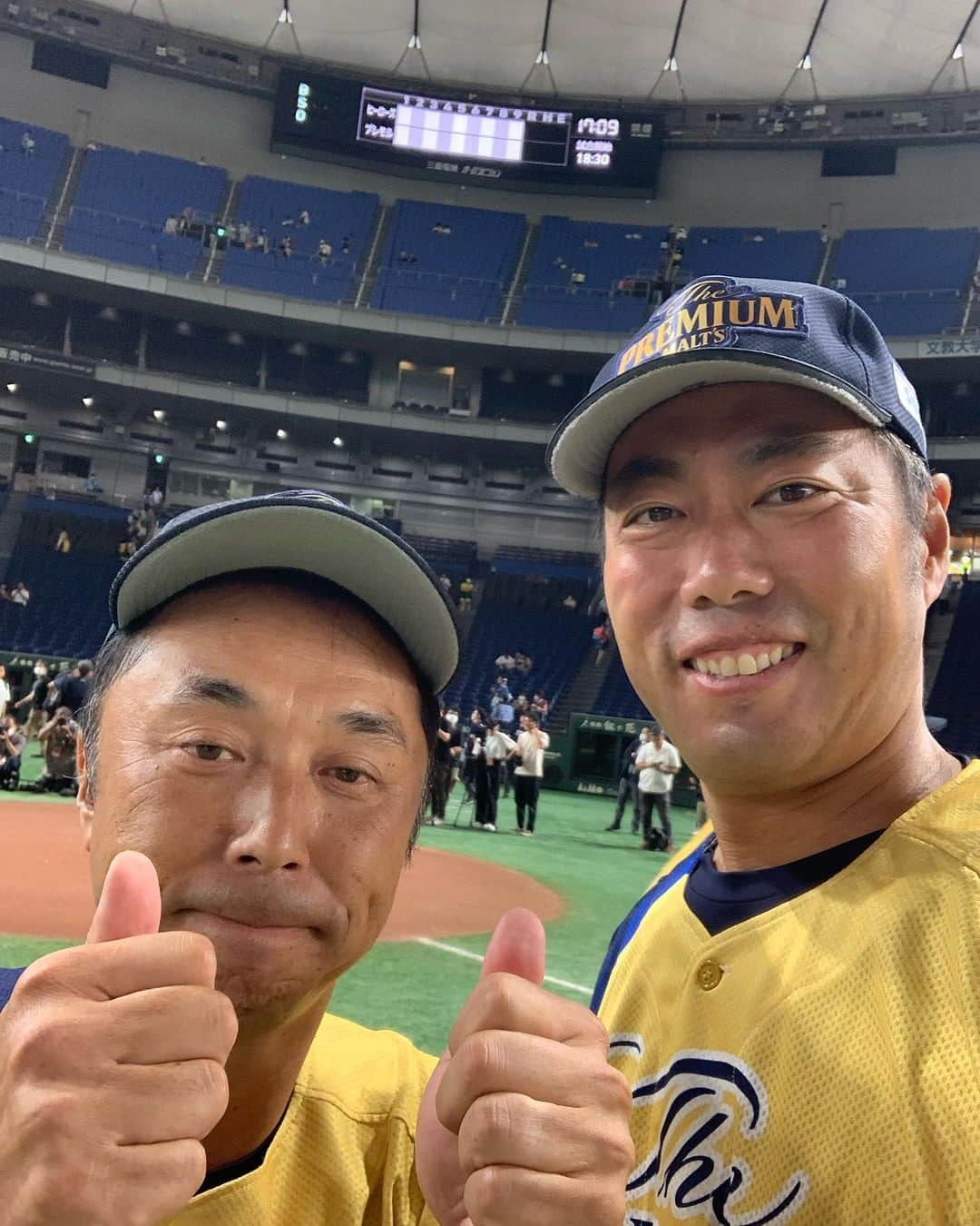 上原浩治さんのインスタグラム写真 - (上原浩治Instagram)「PL学園出身のお二人‼️  野村弘樹さん❗️ 宮本慎也さん❗️  めちゃくちゃ強かったなぁ〜、KKとか… 最強の高校だったよなぁ🥸  復活してほしいと願ってる１人です😂  横浜ファン、ヤクルトファンの皆さん、どうですか？  #PL学園  #最強　#甲子園　#⚾️ #野村弘樹 さん　#宮本慎也 さん　#NPB  #復活　#願い  @koji19ueharaのフォローをお願いします  #上原浩治の雑談魂の登録を   http://www.koji-uehara.netにコメントを」10月6日 11時14分 - koji19uehara