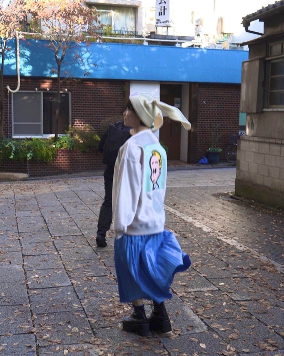 架乃ゆらさんのインスタグラム写真 - (架乃ゆらInstagram)「はやくトレーナー着てブーツ履いて変な帽子かぶってそのへんをウロウロしたい！秋はいいよな〜〜 (#君の温度 のときの📸)」10月6日 11時20分 - kano__yura