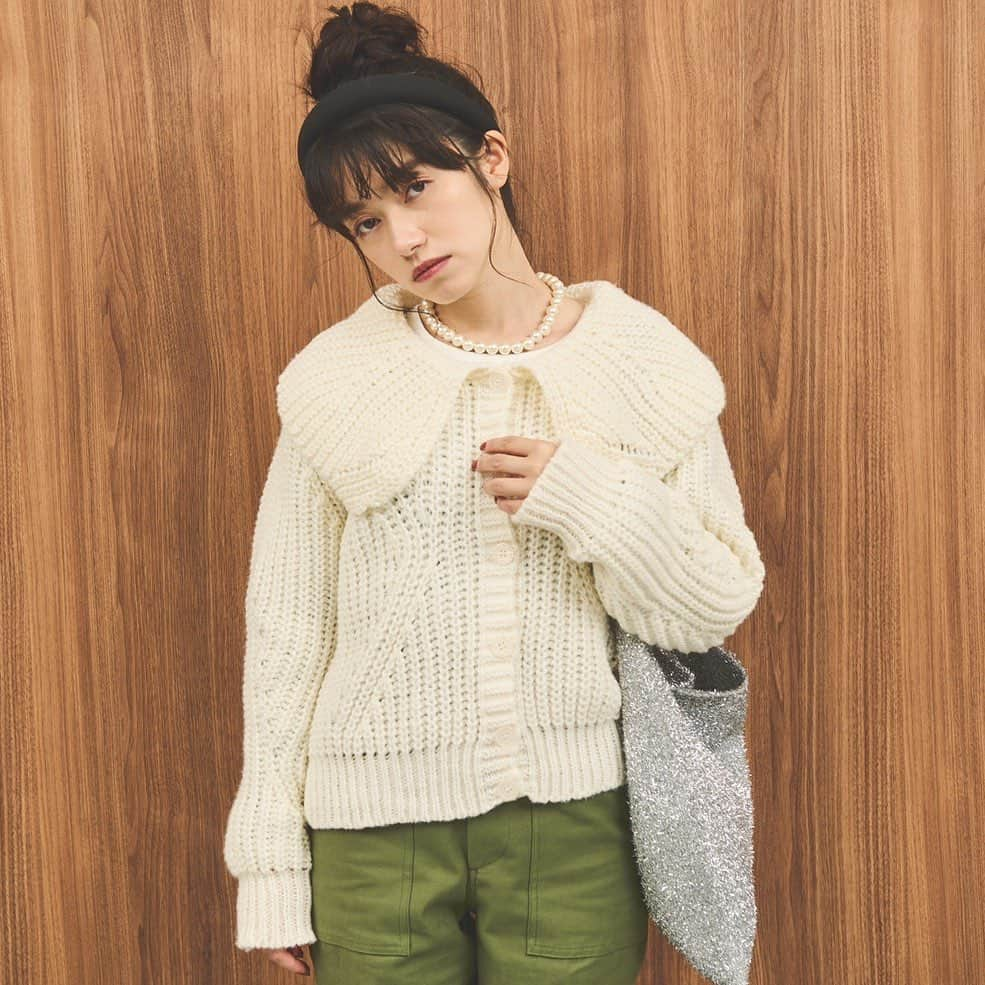 merlot-メルローさんのインスタグラム写真 - (merlot-メルローInstagram)「＼10/18(wed.) 12:00〜release start／ ──────────────── ビッグカラーニットカーディガン ──────────────── white／black／beige／yellow ¥3,960(taxin)  モデル身長:1枚目175cm、2枚目以降152cm  #2023merlotAWcollection 🛍 @merlotcamp  #merlot #メルロー #カワイイハオモシロイ #merlot_code #merlot_2023aw #2023aw #autumncollection #wintercollection」10月7日 17時00分 - merlotcamp