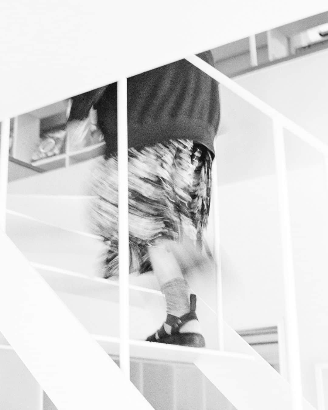 THE NORTH FACE JAPANさんのインスタグラム写真 - (THE NORTH FACE JAPANInstagram)「【URBAN EXPLORATION Fall Winter 2023】 “INTERVIEW - 風景を読み解くまなざし”  「Cityscape Chronicles」 なにげない人の暮らしの痕跡や、場所への愛着は都市のテクスチャーに多様な味わいを生み出す。 直感で「心地いい」と感じる風景には、どんな性格があるのだろう。 都市で発見した小さな風景を大量に記録して分析を続け、公共施設から商業施設まで、幅広いジャンルの設計へつなげてきた建築家・乾久美子に都市探求の視点を学ぶ。  Interviewee:  乾久美子(建築家)  着用商品: Rock Steady Crew [NT62361] Price: ¥20,680(tax incl.) Color:UN  #thenorthface #neverstopexploring #urbanexploration #fw23 #tnfjp #interview #inuikumiko #ザノースフェイス #探求の視点と実践 #インタビュー #乾久美子」10月6日 12時00分 - thenorthfacejp