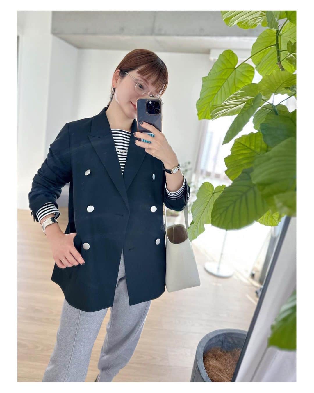 高山直子のインスタグラム：「出るよ出るよ、今年も出るよ🫶 去年ヘビロテしまくりだったジョグパンツ、メルティーver.🤩 とんでもなく着心地が良くてたまりません🥰 ジャケット引っ掛けとくとどこでも行ける🫶 アイテムはタグ付けです🏷️」